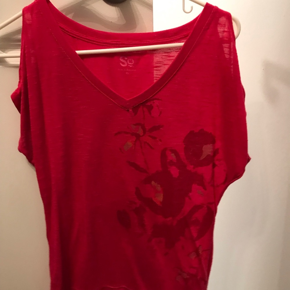 T-shirt open shoulder